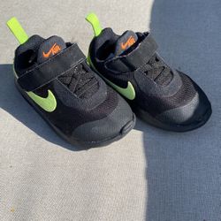 Baby Nike Shoes Size 5c