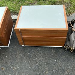 2 Modern Nightstands