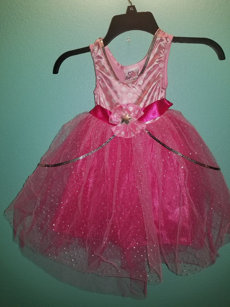 Princess dress.. Size 5yrs to 6 yrs old size.. Like new!