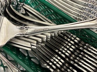 Oneida USA Stainless Steel Flatware Set