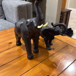 2 Elephants 