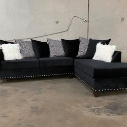 ‼️New Monroe Black Velvet Sectional ‼️
