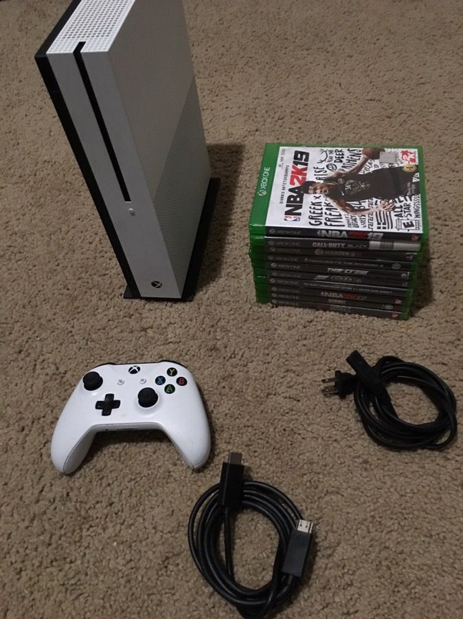 Xbox one s + 10 games
