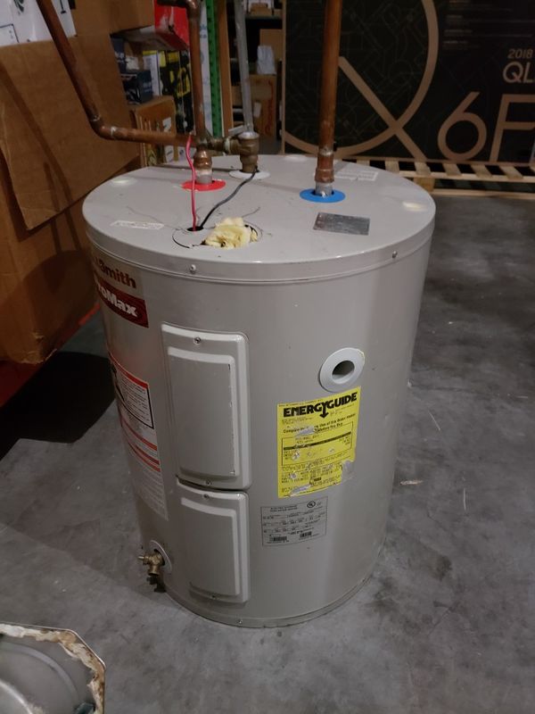 30 Gallon Electric Water Heater Like New Works Perfectly Model