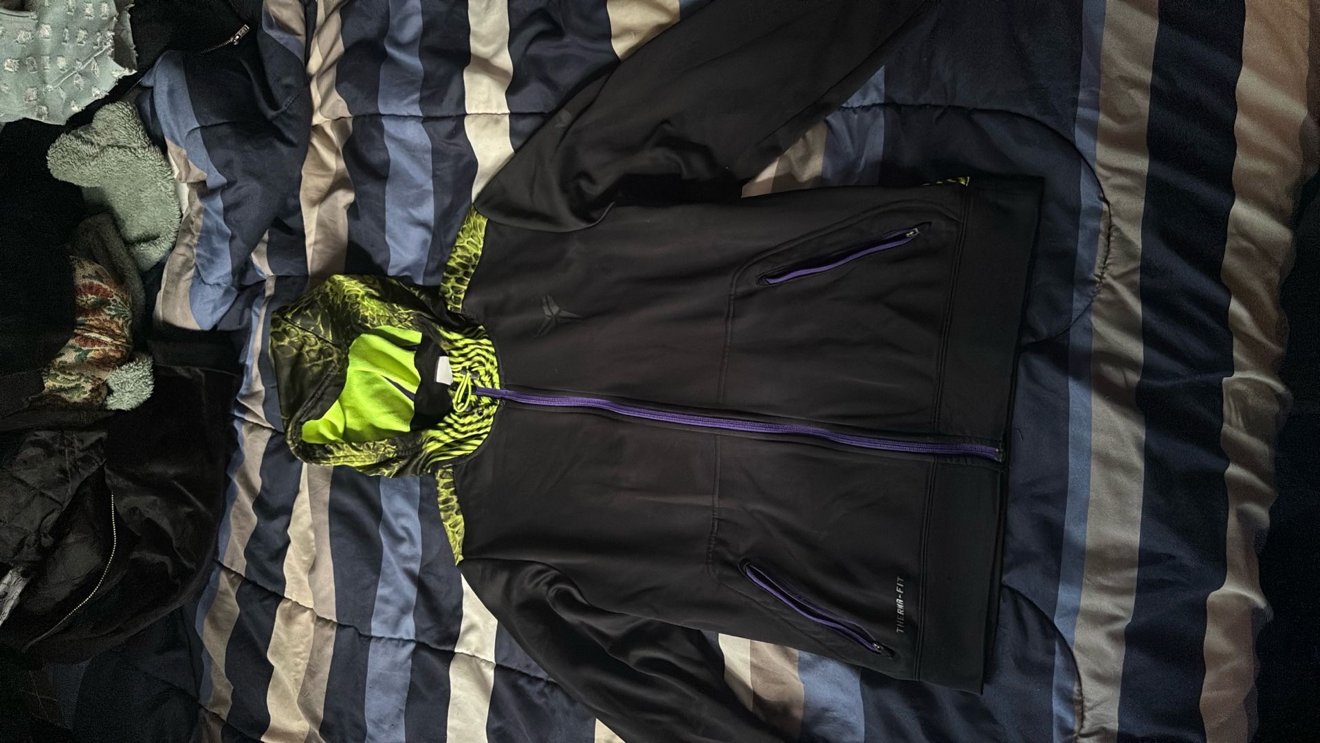 Kobe Bryant Zip Up Size M