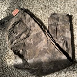 Camo Levi’s 311 Shaping Skinny 