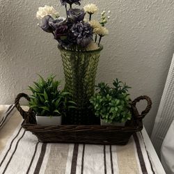 1 Glass Vase W Artificial Flowers