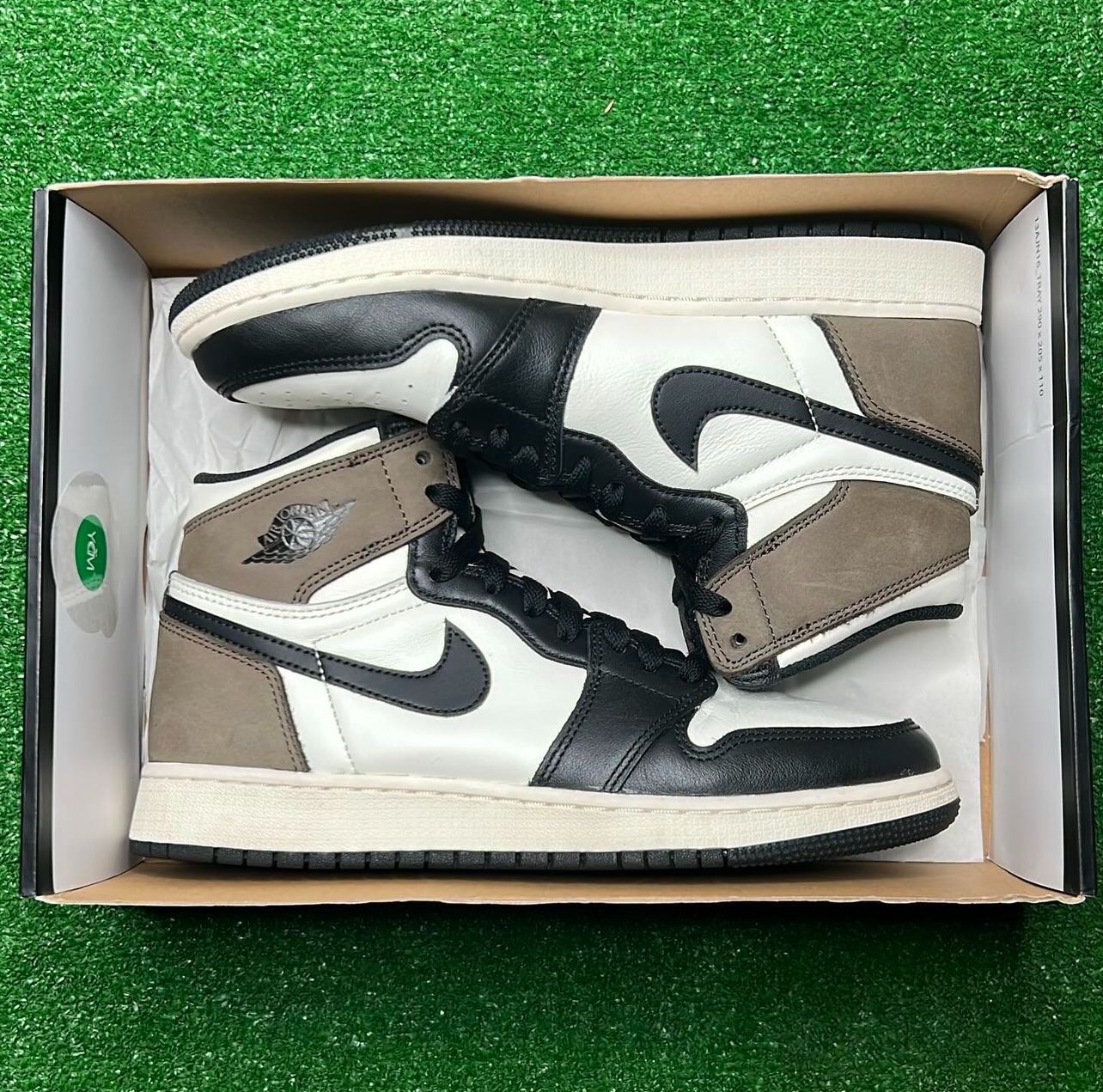 Air Jordan 1 Retro High OG GS “ Dark Mocha “