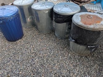 Galvanized Metal Garbage can and lid