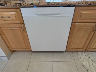Frigidaire Gallery GLDB653AS0 Dishwasher-White