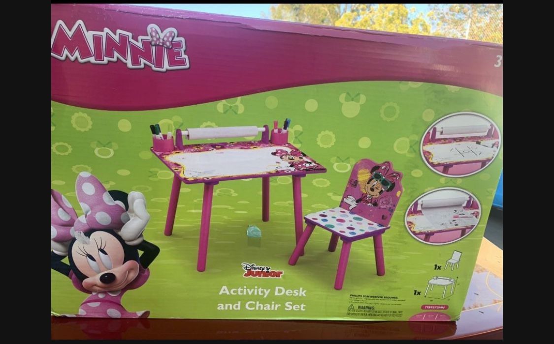 Minnie’s Activity Desk Set