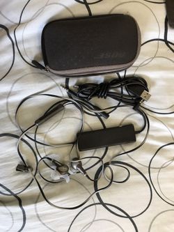 BOSE QUIET COMFORT 20 ACOUSTIC NOISE CANCELLING HEADPHONES IN MINT CONDITION GENTLY USED TWICE