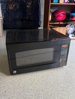 GE Black Countertop Microwave