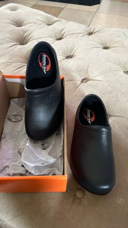 Women’s work shoes (Size7)