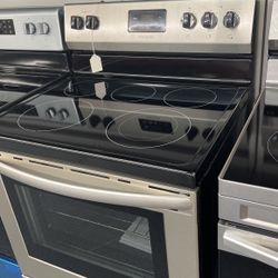 New Scratch And Dent Frigidaire 5 Burner Glass Top Stainless Steel Range. 1 Year Warranty 