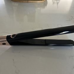 T3 SinglePass Luxe 1 Ionic Straightening Styling Flat Iron