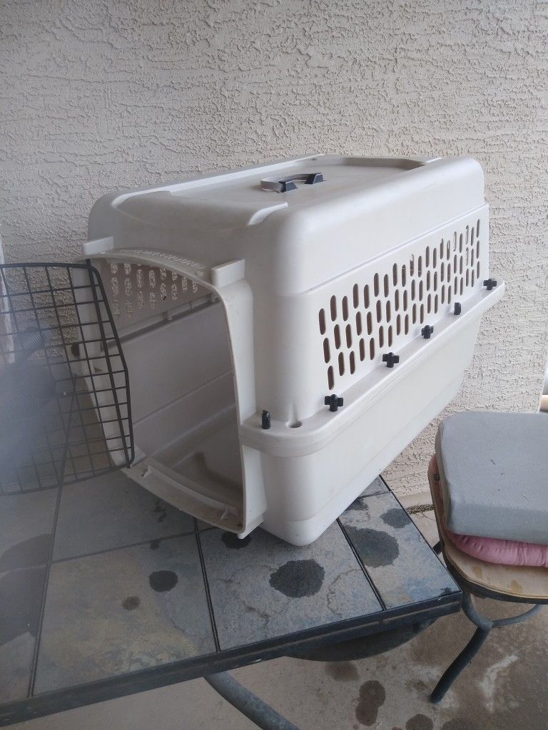 Dog Kennel/Crate