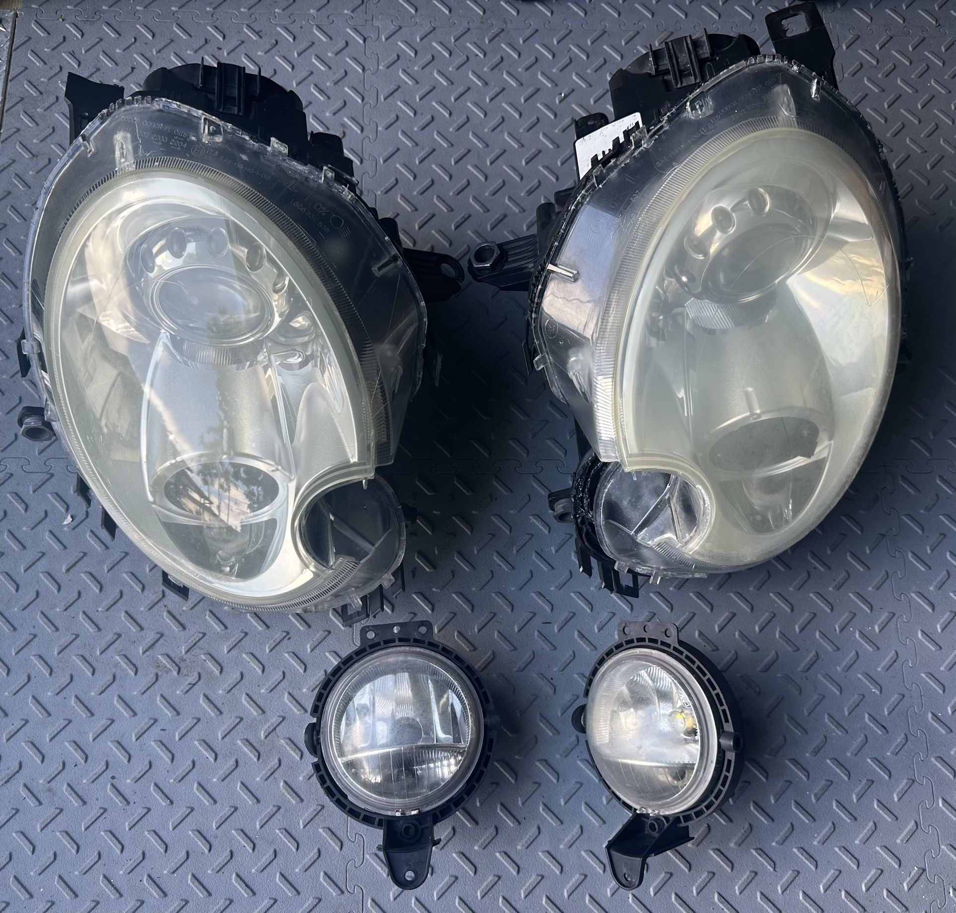 Mini Cooper Xenon Headlights (parts)