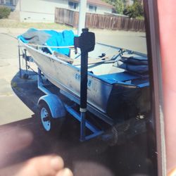 Boat With ENGINE,and 2 Paddles, and Motor Auminum Boat