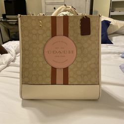 Coach signature Dempsey Tote in khaki