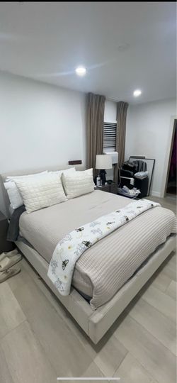 Dean Sand II Queen Upholstered Panel Bed