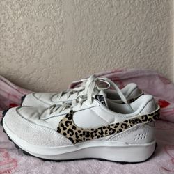 WOMENS NIKE WAFFLE DEBUT SNEAKERS