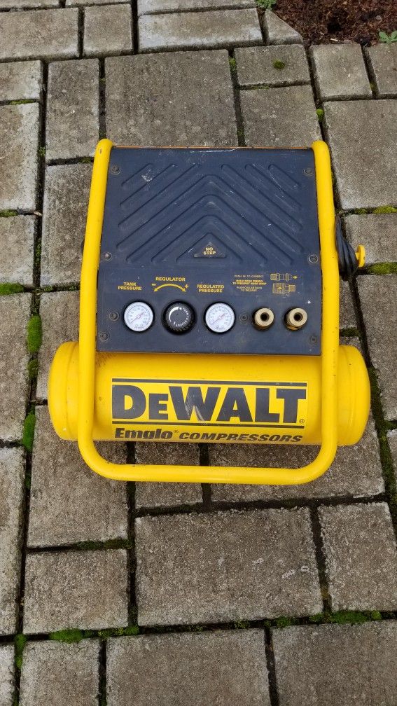 DEWALT 2 Gal air compressor