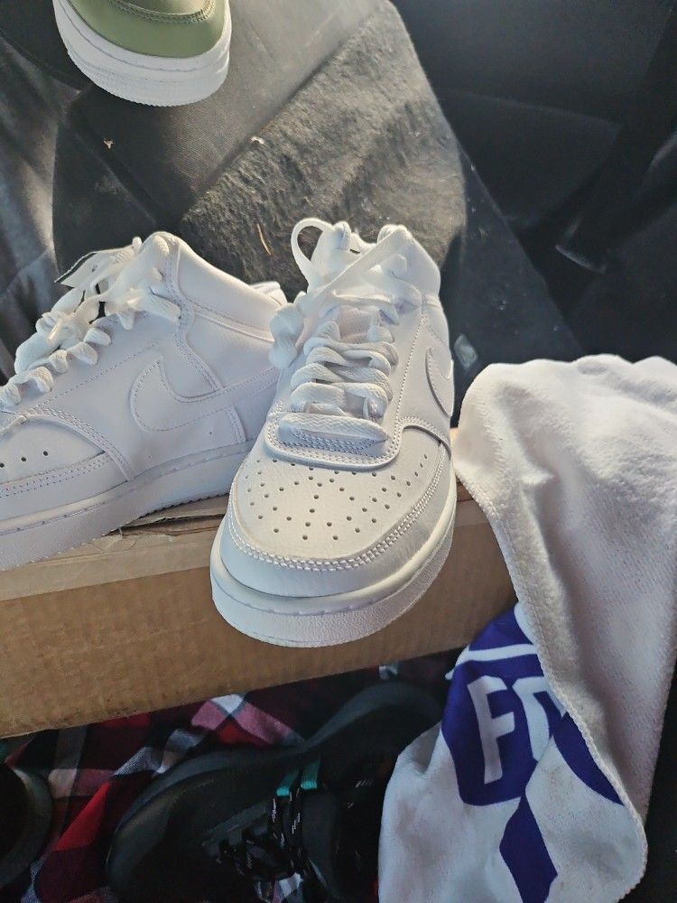 Size 6 1/2 Nike Court Vision Mid Top
