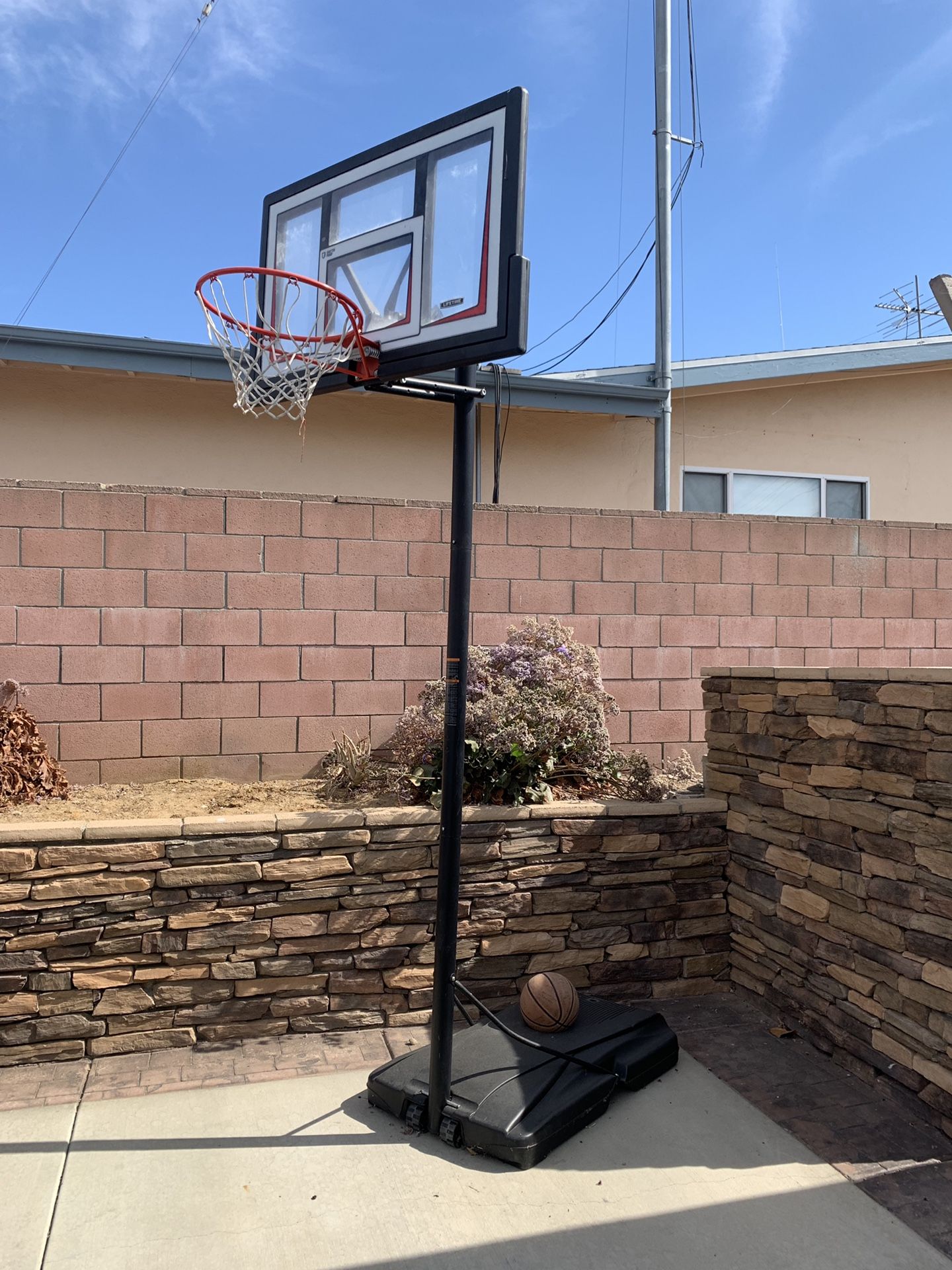 Basketball hoop Lifetime 10 feet regulation