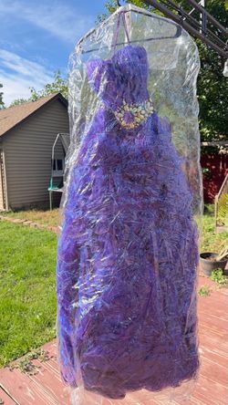 Mejor Oferta-Hermoso Vestido de Quinceañera Violeta / Morado (Talla 8) + Ramo de Regalo - Solo 1 Uso
