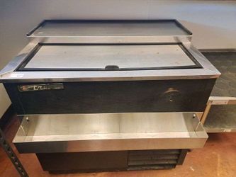 True TD-36-12 36" Forced Air Bottle Cooler - Holds (264) 12 oz Bottles with Bottle Tray