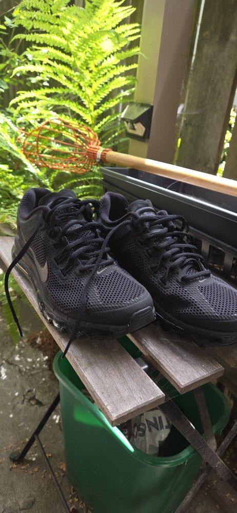 Nike AIR MAX 9.5 Size Mens Shoes