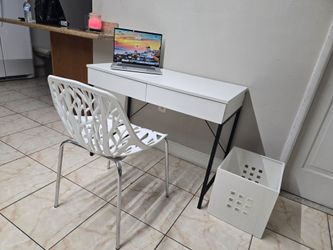VENDO ESCRITORIO CON SILLA
