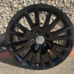 VW Set Of 17” Gloss Black Colour 