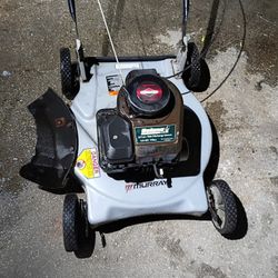 MURRAY PUSH MOWER. SHARP BLADE, ADJUSTABLE WHEELS , WORKS GREAT