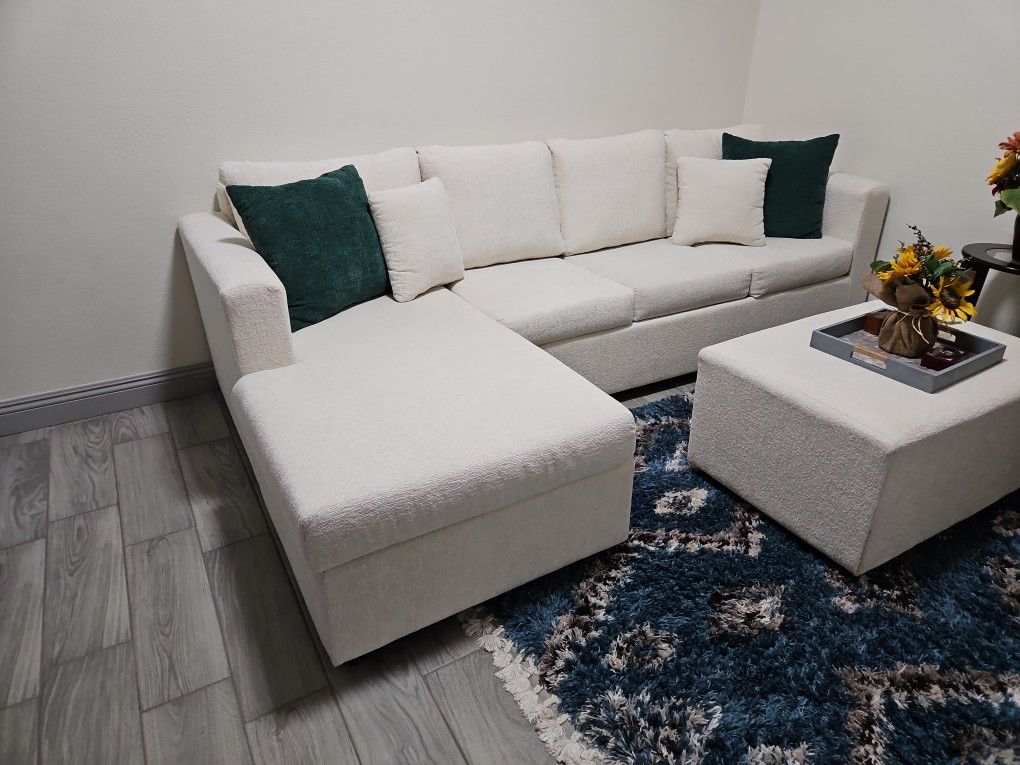 LIVING ROOM SECTIONAL 
