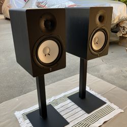 Yamaha HS80M Powered Studio Monitor With B&W Stands