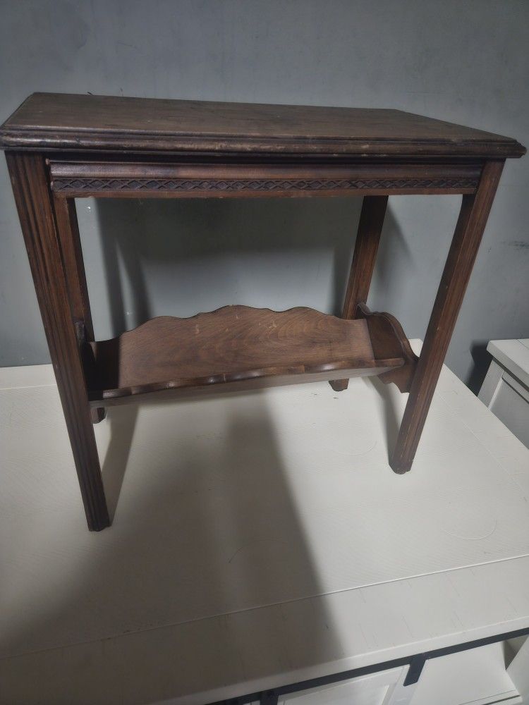 Colonial Bookshelf Table