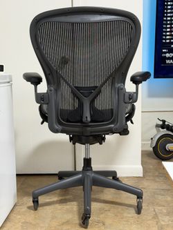 Herman Miller Fully Loaded PostureFit Size C Aeron Office Gaming Chair