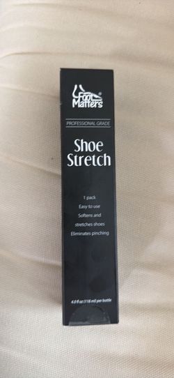FOOTMATTERS Shoe Stretch Spray – Professional Shoe Stretcher - Softener for Leather, Suede, Nubuck, Canvas – 4 oz