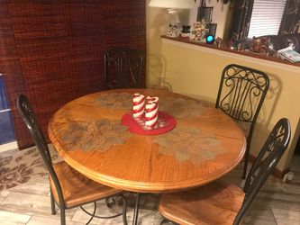 Amish Kitchen Table (5 piece) with barstools included