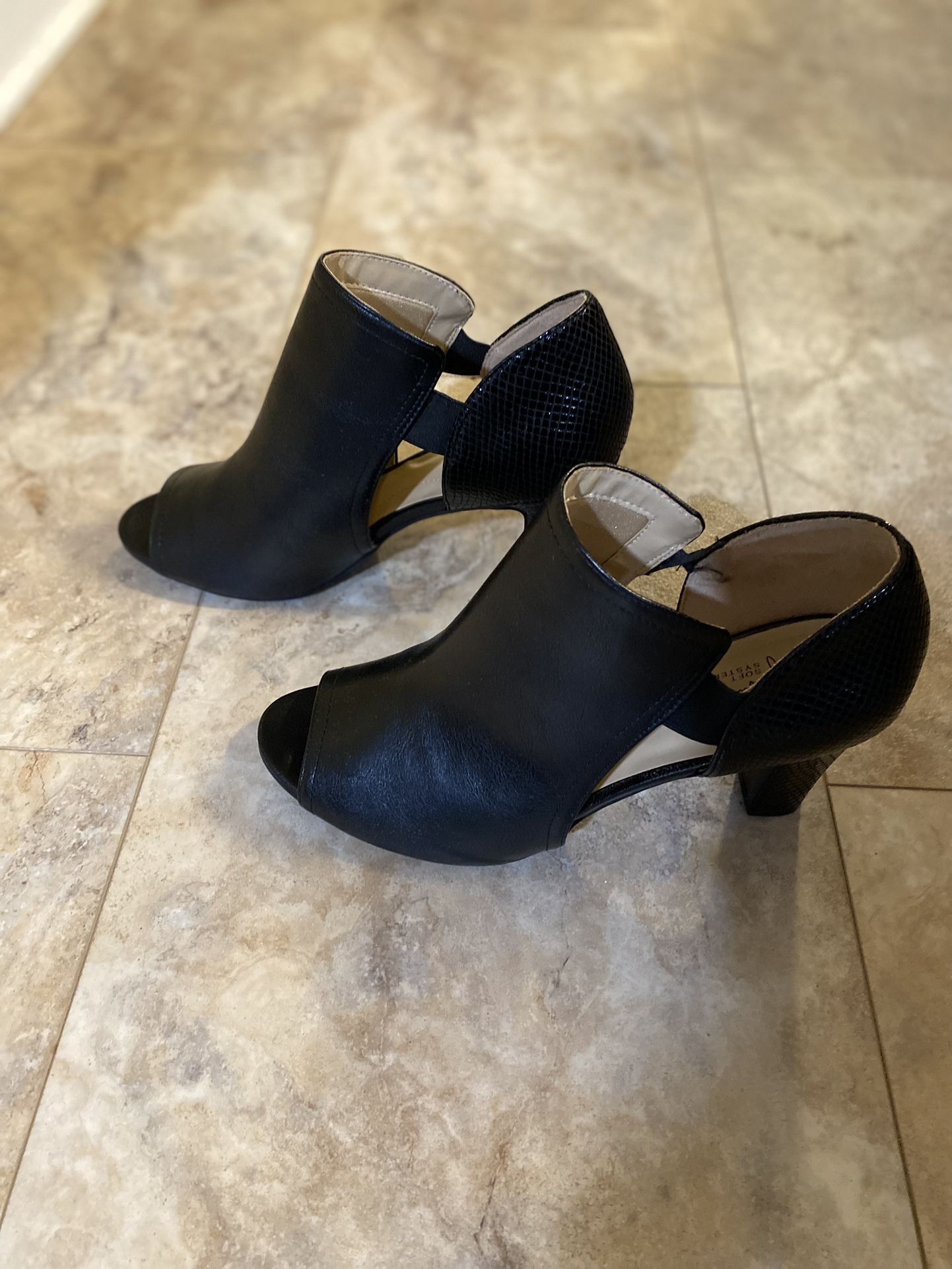 Lifestride Simply Comfort, Soft System Peep Toe Black Heel, Size 11W
