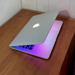 Apple MacBook Pro 13” Retina I7/16GB/256GB SSD $295