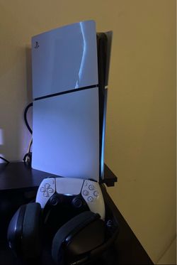 PlayStation 5 Slim 1TB Digital w/ controller & Headset