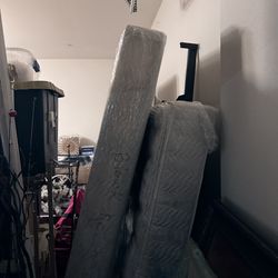 King bed frame & foundation