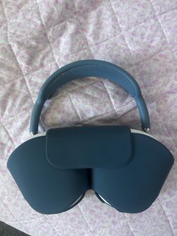 Brand new Apple AirPod max blue