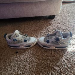 Jordan 4 Retro
Military Blue size 4.5