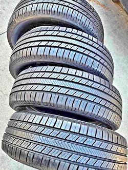 225/60/18 Michelin 🌟🌟 Vendo un set de llantas con 80% de vida las 4 🌟🌟🤩
