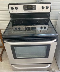 Frigidaire Electric Stove