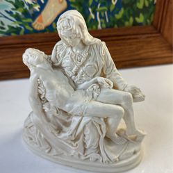 Pieta   vintage statue made in Italy